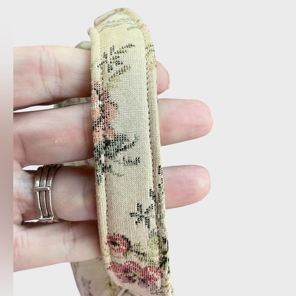 Vintage Floral Tapestry Handbag Purse with Gold Tone Hardware - Picture 7 of 8